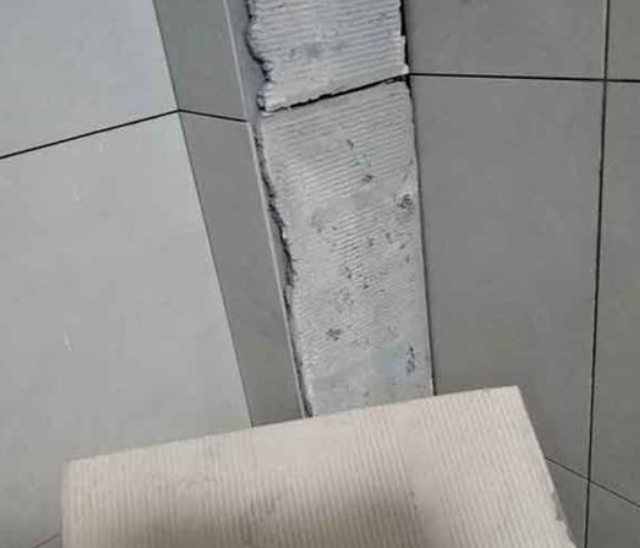 红星瓷砖空鼓维修公司分享下厨房瓷砖脱落的补救措施。